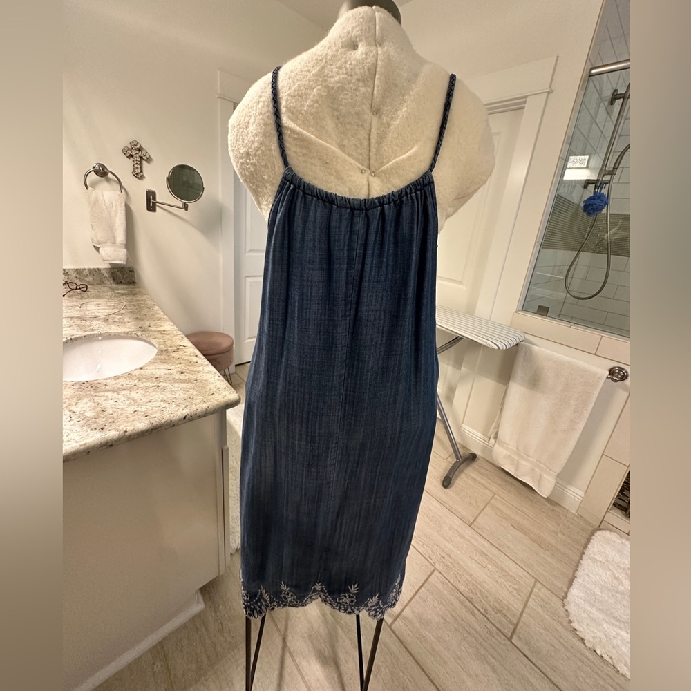 Tommy Bahama‎ Dress - Chambray / Denim Sundress, Asymmetrical Hem w/Embroidery. - Picture 5 of 11